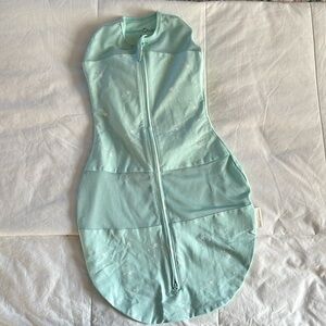 NWOT Happiest Baby Sleepea® 5-Second Baby Swaddle in Teal Stars, size medium